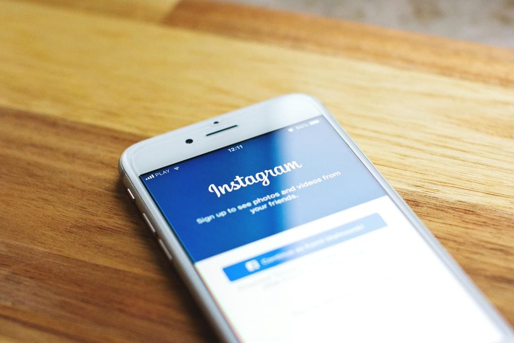 Téléphone avec application instagram