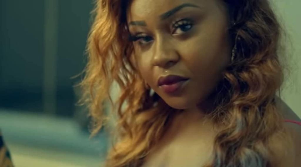 Bintou la femme de Kerozen apparue dans son clip "Abidjan Puissance" en 2020.