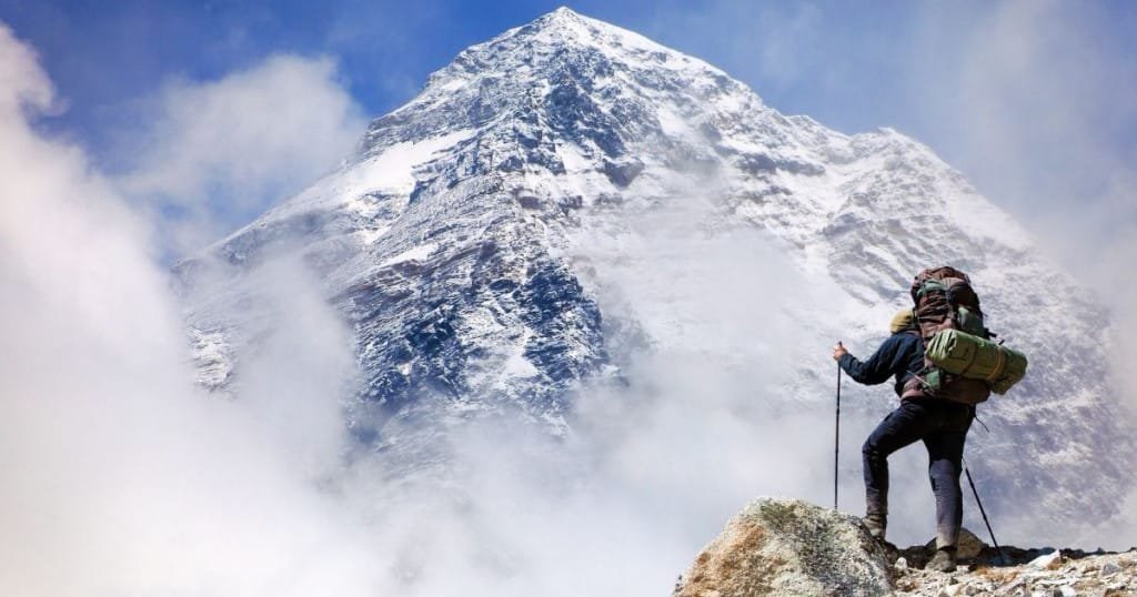 Inoxtag a gravi l’Everest : 5 leçons pour les créatifs africains