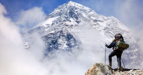 Inoxtag a gravi l’Everest : 5 leçons pour les créatifs africains