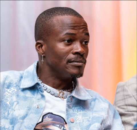 Debordo Leekunfa sort Viviane et annonce le “Djenaba” : Un album et un concert en fin d’année