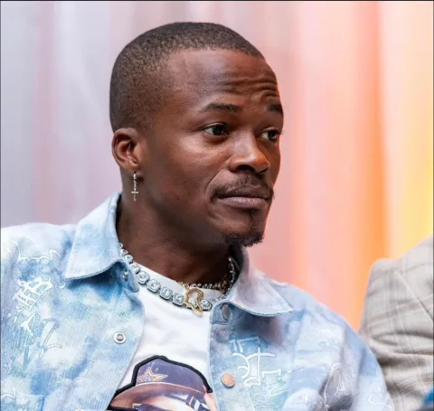 Debordo Leekunfa sort Viviane et annonce le “Djenaba” : Un album et un concert en fin d’année