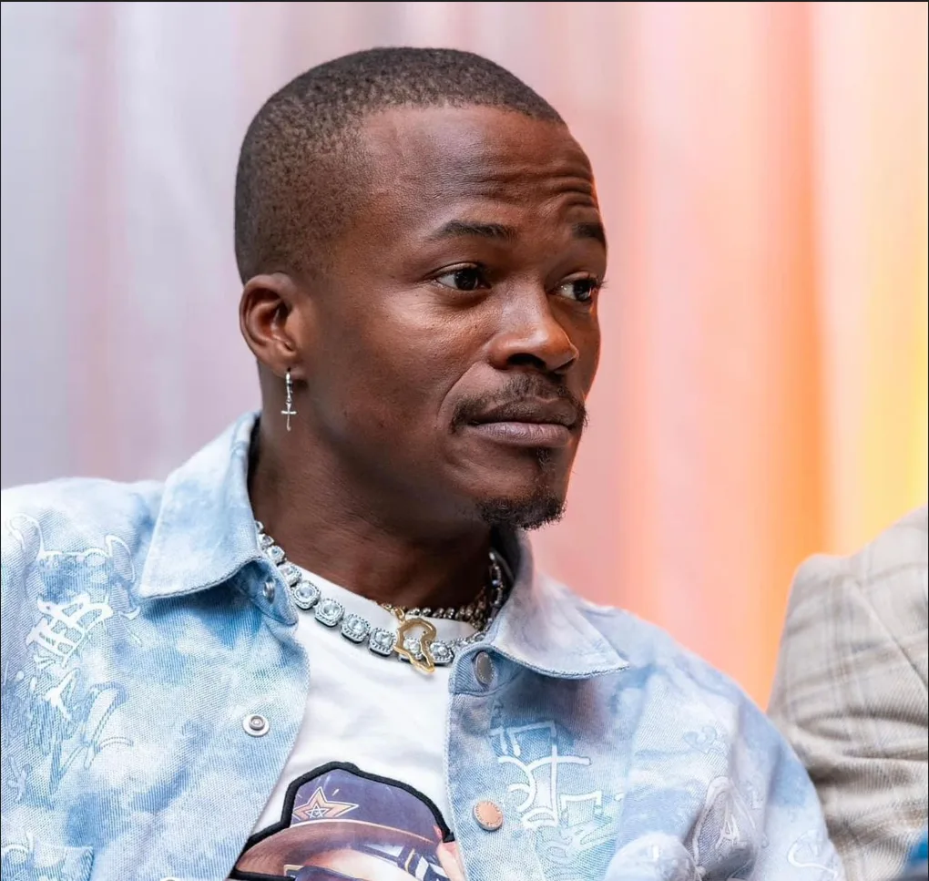Debordo Leekunfa sort Viviane et annonce le “Djenaba” : Un album et un concert en fin d’année