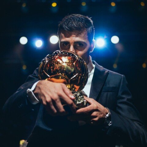"Le Football a gagné" ! Rodri remporte le Ballon d'Or 2024 devant Vinicius 2e