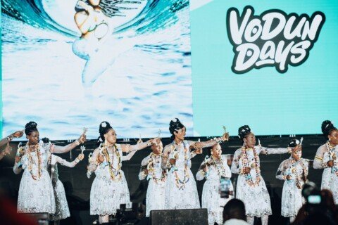 Images des Adeptes de Vodun entrain de danser sur le Podium des Vodun Days 2025 à Ouidah.