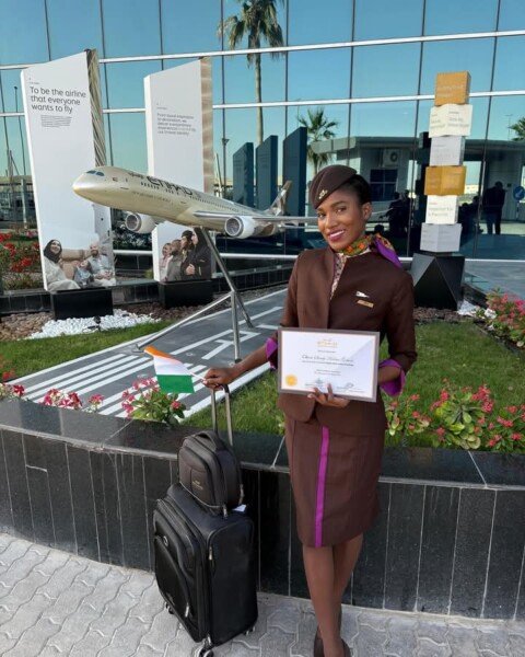 Sarah Kevine Obrou, Première Hôtesse de l'Air ivoirienne chez Etihad Airways
