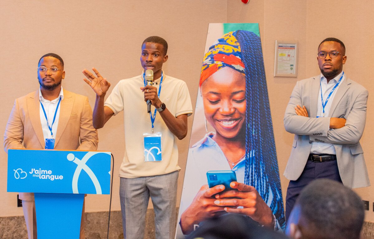 Phase de Questions / Réponses pendant le lancement du projet JaimeMaLangue à Cotonou.