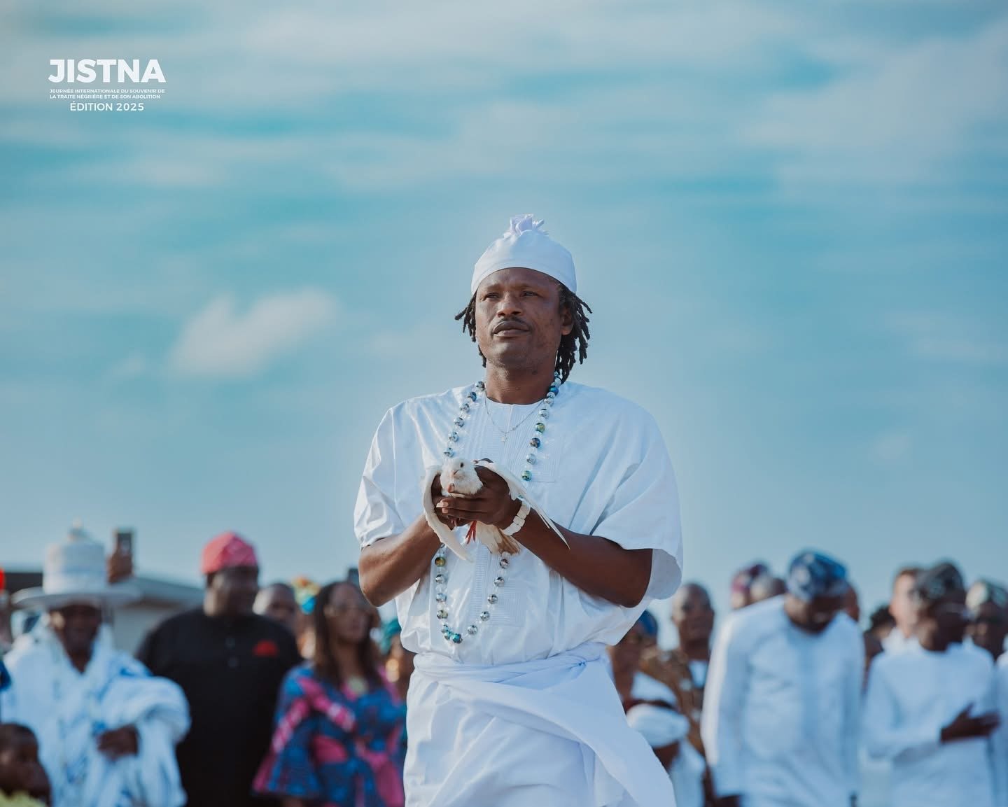 Cérémonie de la JISTNA 2025 à Ouidah, lâcher de colombes